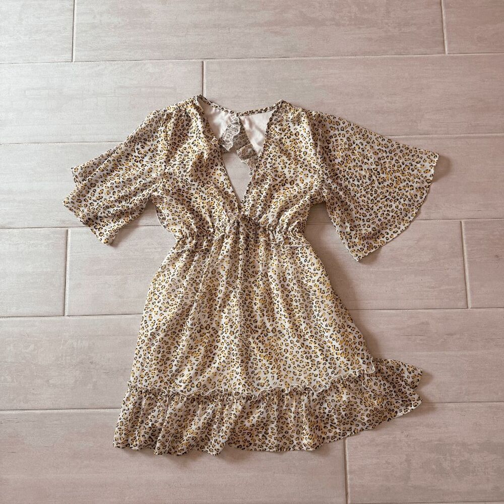 CUPSHE Dress V Neck Short Sleeves Flounce Hem A-Line Flowy Mini Empire Waist S